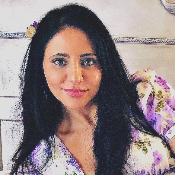 Meet your Posher, Dina - Picture 3 of 3